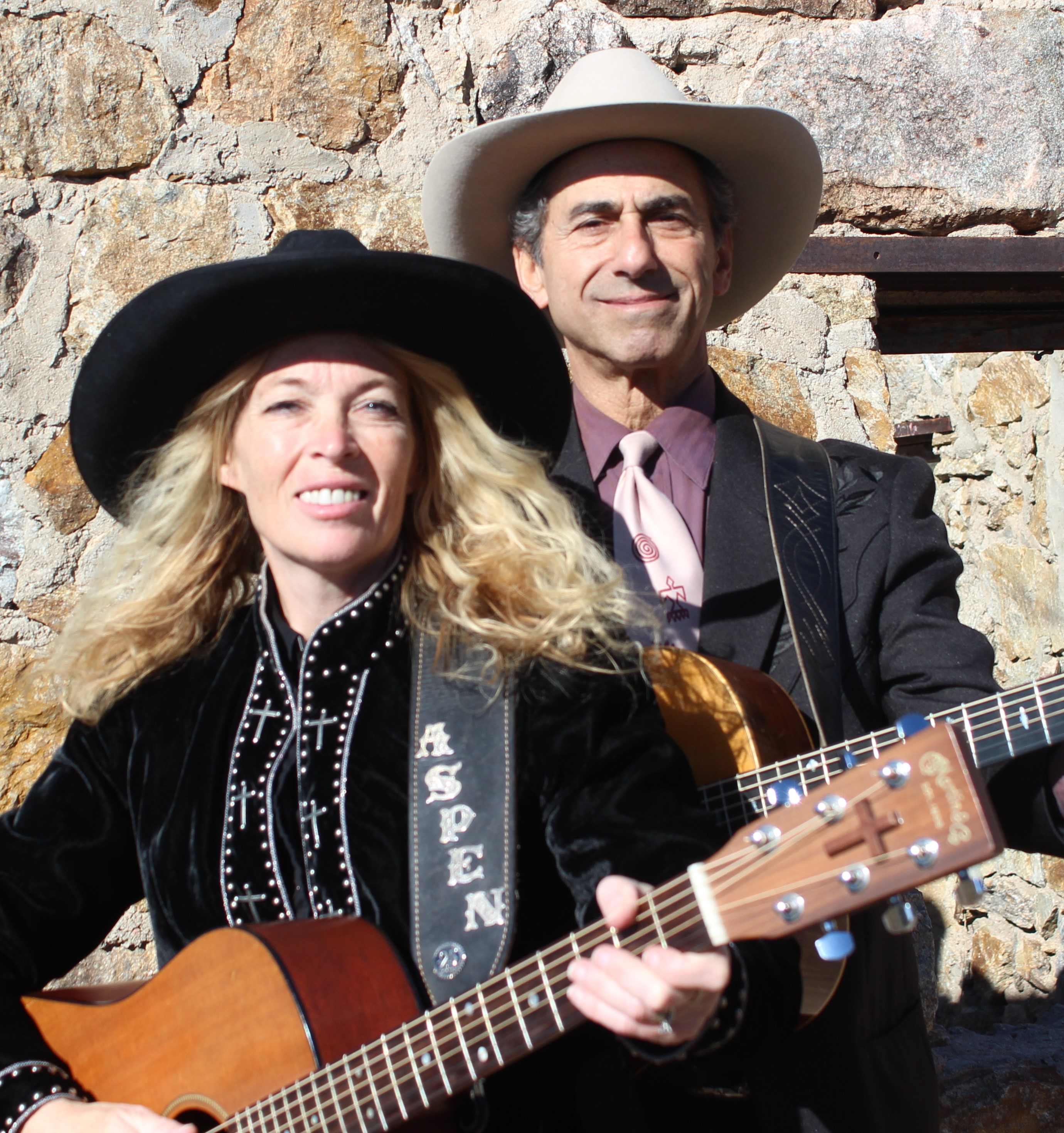 Kerry Grombacher & Aspen Black Duo, presented by the Eiteljorg Museum of Native and Western Art and the Indy Folk Series. 